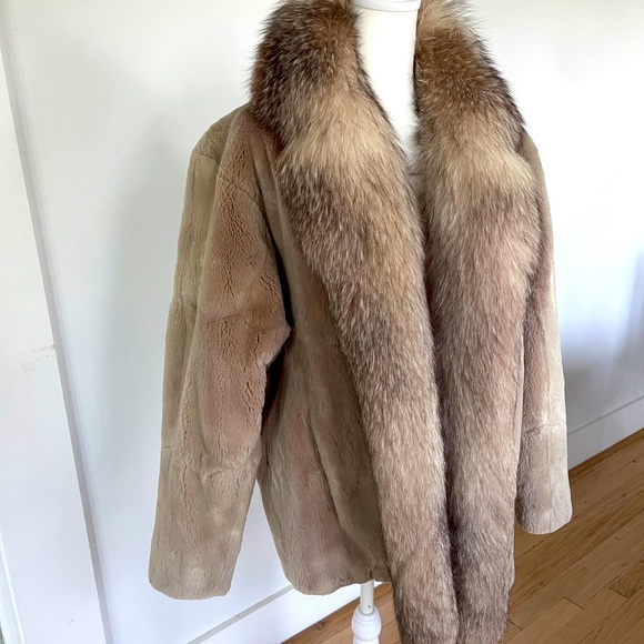 SOLD ;Ladies XL swing back sheared beaver with rare crystal fox trim. - Picture 7 of 7